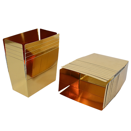 Twee stapels bonbondoosjes goud, een liggend